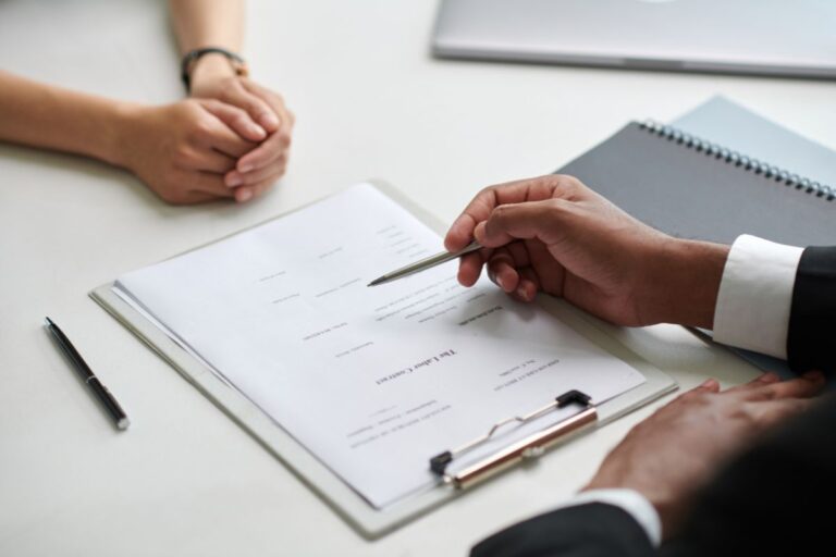 Gestión laboral en Girona: Simplifica nóminas, contratos y obligaciones